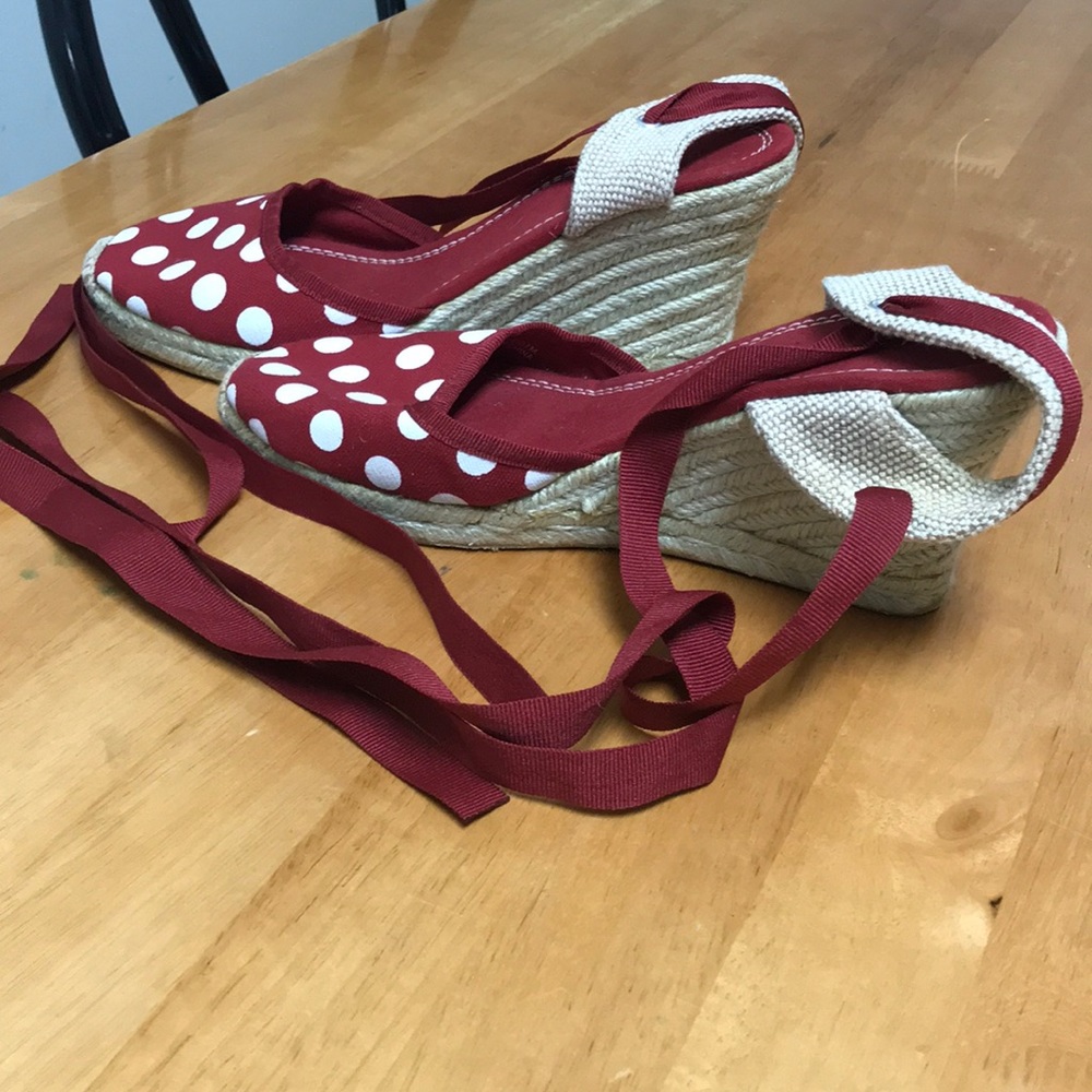 Unix’s wedge polka dot heels